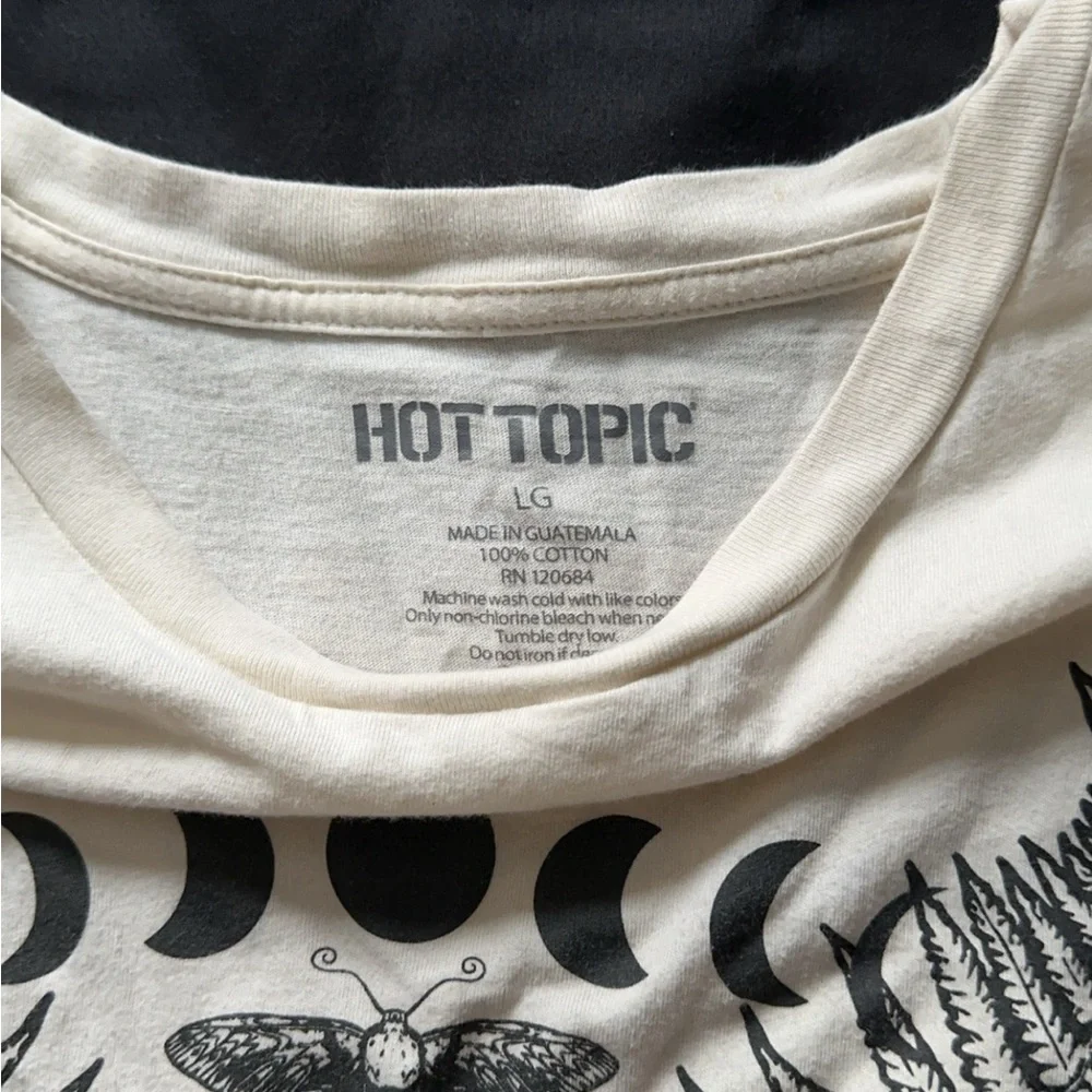 Hot Topic cropped top. - Picture 2 of 2